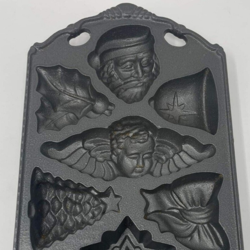 John Wright cast iron vintage holiday pan